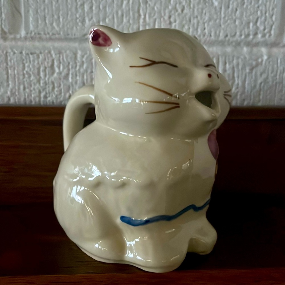 Vintage 1940s Pottery Shawnee puss and boots creamer